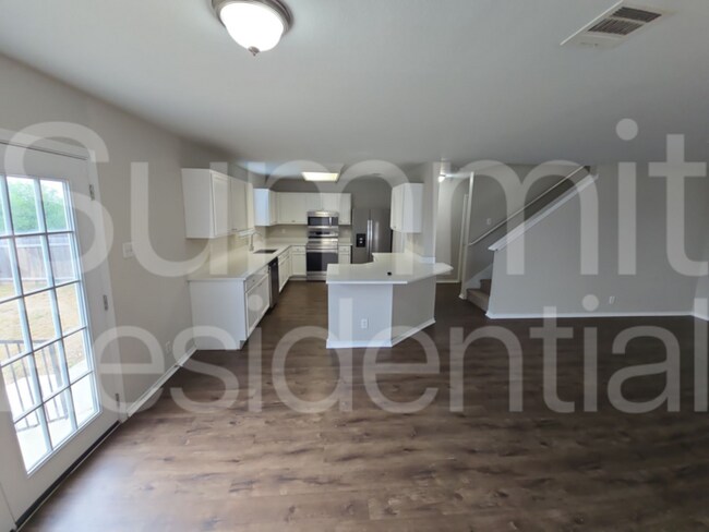 Foto del edificio - 120 Beech Dr