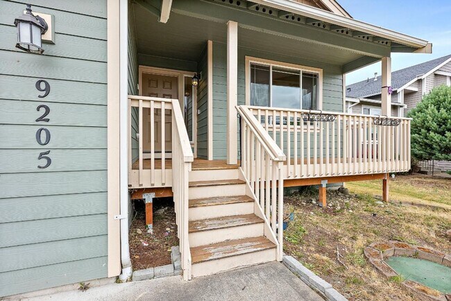 Foto del edificio - Bright & Spacious 4 Bedroom Home in Yelm f...