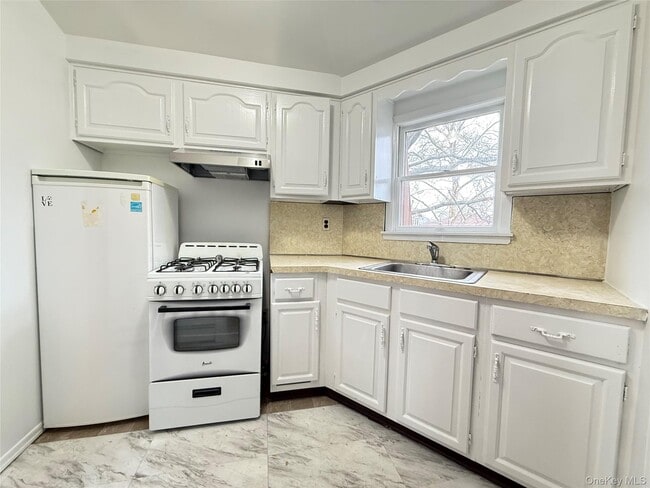 Building Photo - 157-54-157-20 20th Rd