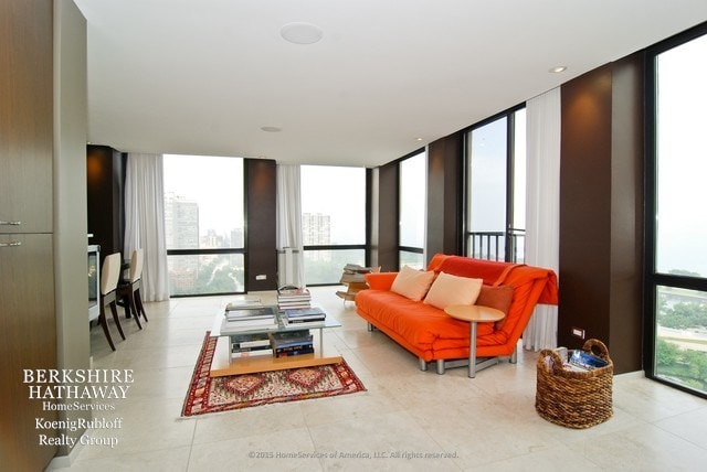 Building Photo - 345 W Fullerton Pkwy