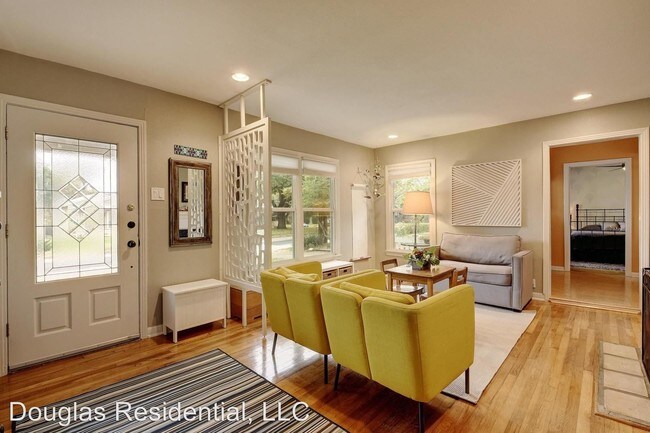 Foto del edificio - 5421 Woodview Ave