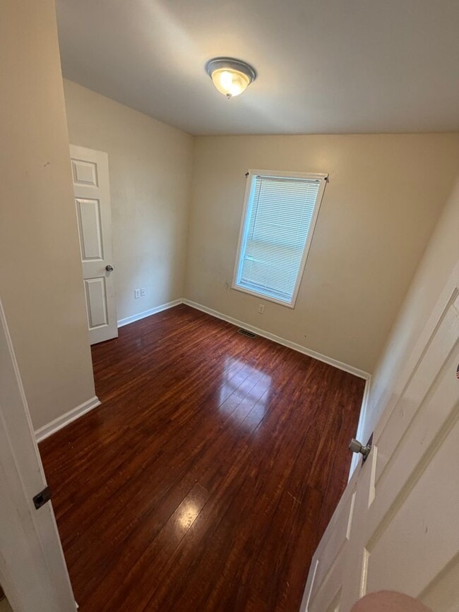 Building Photo - 380 3rd St