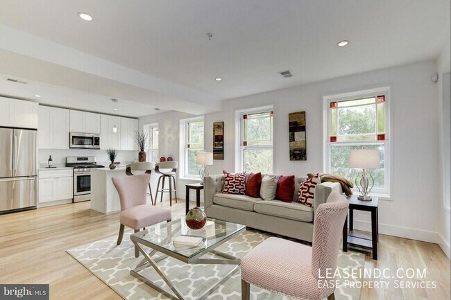 Foto del edificio - 1821 Newton St NW
