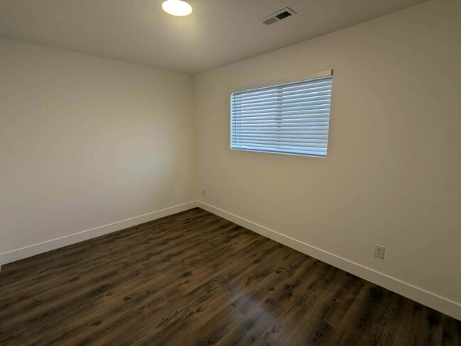 Foto del edificio - 341 E 2700 N