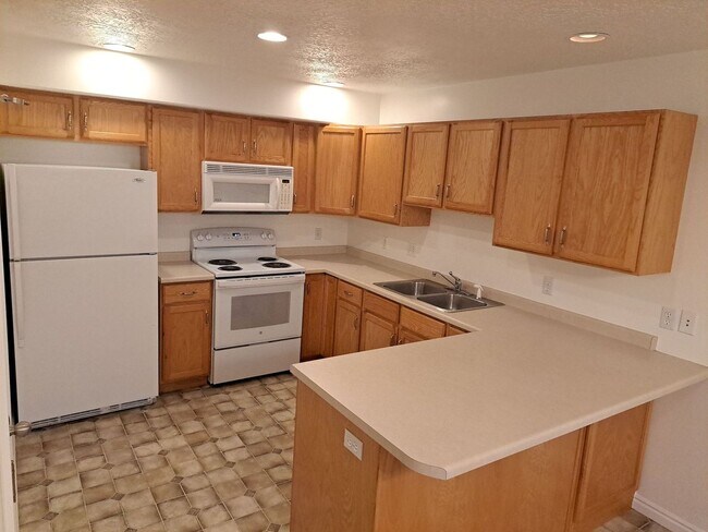 Foto del edificio - End unit townhome with basement suite!! Ask for move in promotion!