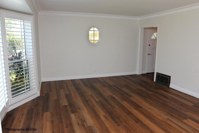 Building Photo - 8008 El Manor Ave