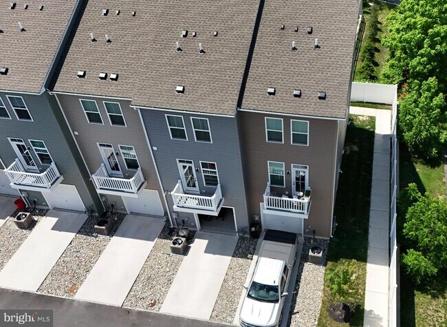 Foto del edificio - 2 Sidney Ln