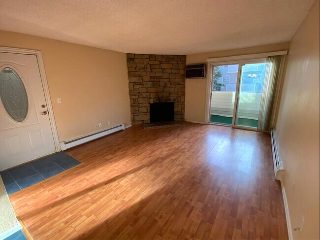 Foto del edificio - 10150 E Virginia Ave