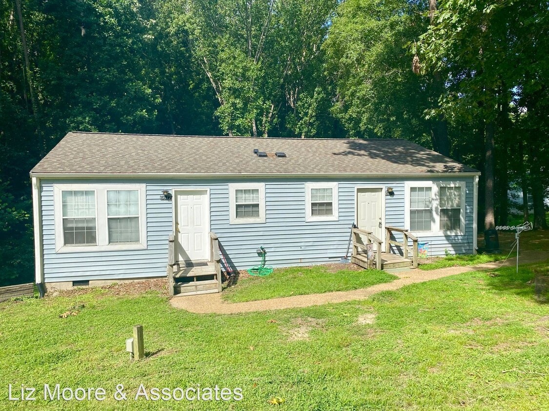 2 br, 1 bath House 6670 Cedar Lake Drive House Rental in Gloucester