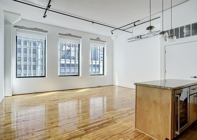 Building Photo - Apartment for Rent