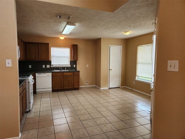 Building Photo - 7346 Cypress Pr Dr