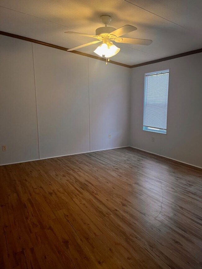 Building Photo - 3 bedroom 2 bath Doublewide MH