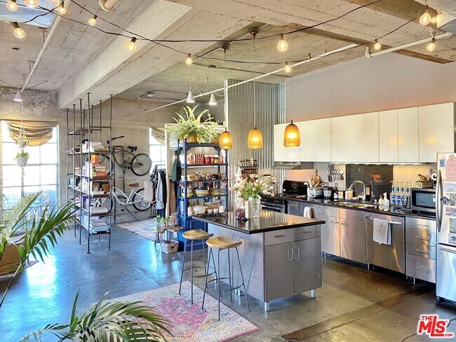 Foto del edificio - 1855 Industrial St