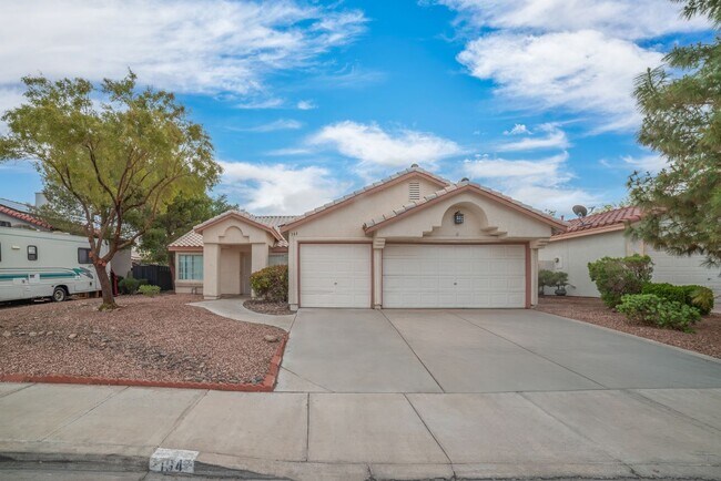 Foto del edificio - MOVE-IN READY SINGLE-STORY 4-BEDROOM 3-CAR GARAGE HOME IN HENDERSON!