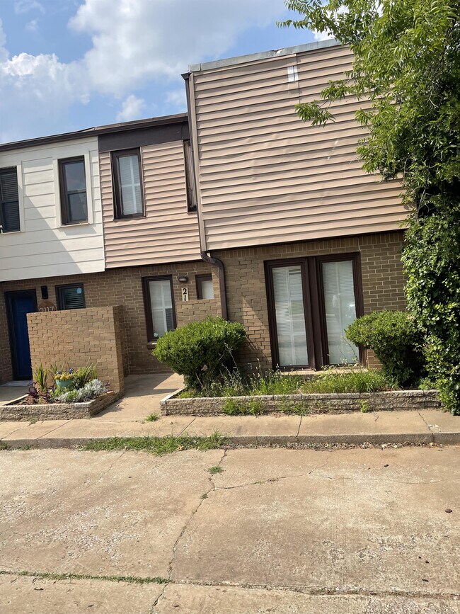 2115 NW 117th St, Oklahoma City, OK 73120 Townhouse for Rent in