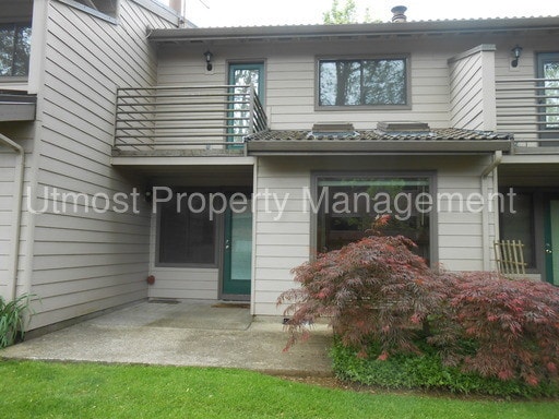 Building Photo - 7900 NE Loowit Loop