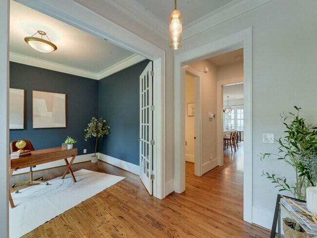 Foto del edificio - Stunning single family home so close to it...