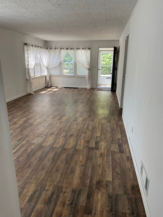 Building Photo - 4674 Lakeborn Dr