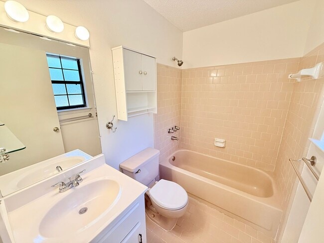 Foto del edificio - ??Spacious 3-Bedroom Home - Large Lot