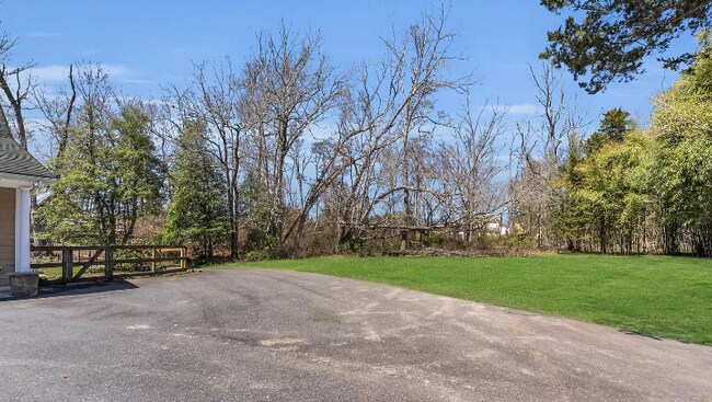 Foto del edificio - 120 Whitesville Rd