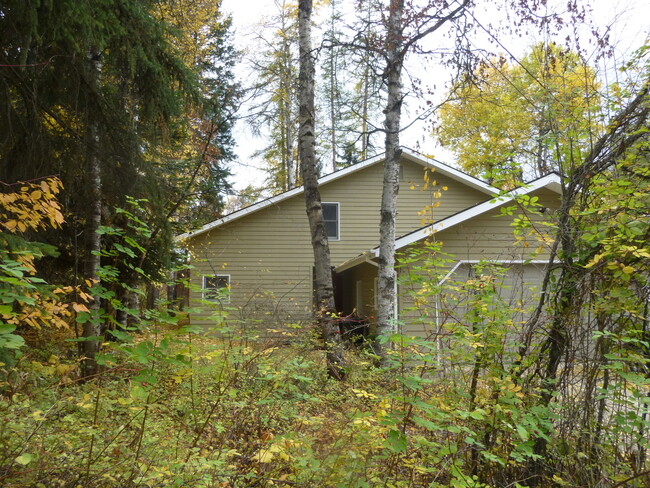Building Photo - Fabulous 4 bedroom/ 2 bath home with Lake ...
