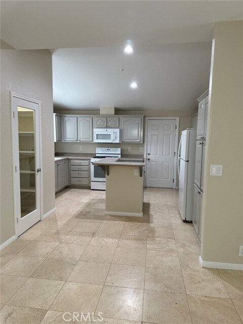 Foto del edificio - 34615 Via Catalina