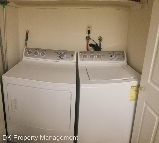 Foto del edificio - 3 br, 1.5 bath Apartment - 5867 Muldrow Rd