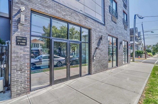 Building Photo - 140 Avenue B