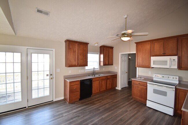 Foto del edificio - Updated 3 Bedroom and 2 Bath Home (No Pets)