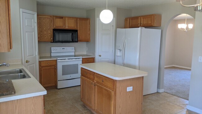 Building Photo - Spacious 4 Bed home w/ office in Wetherbee...