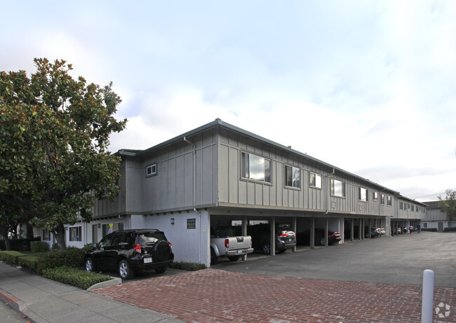 Building Photo - Village Square Townhouses