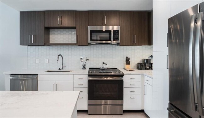 Building Photo - 4836 Rugby Ave