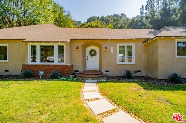 Foto del edificio - 2760 E Glenoaks Blvd