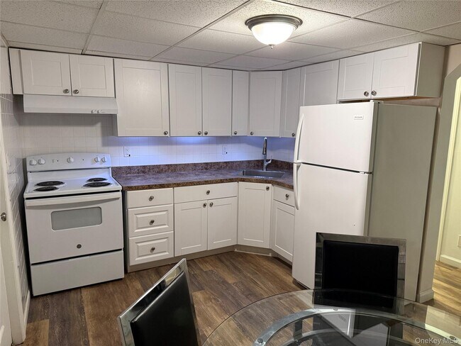 Foto del edificio - 2129 Julia Goldbach Ave