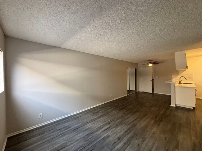 Interior Photo - 951 S. Oxford