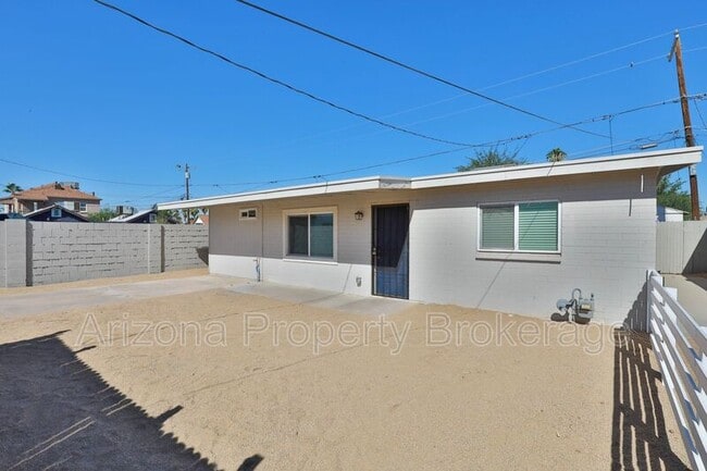 Foto del edificio - 1538 E Pierce St