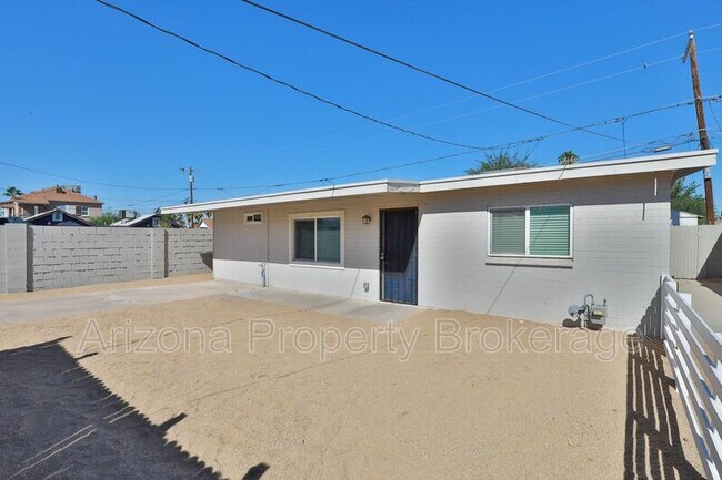 Building Photo - 1538 E Pierce St
