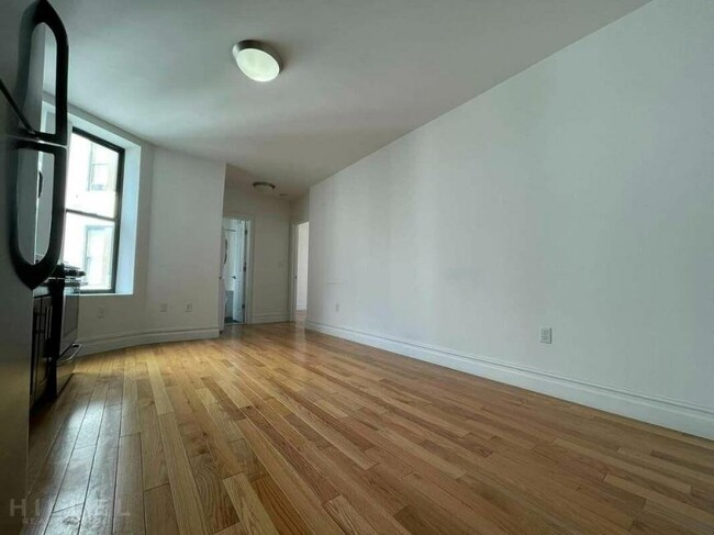 Foto del edificio - 1 bedroom in ASTORIA NY 11106