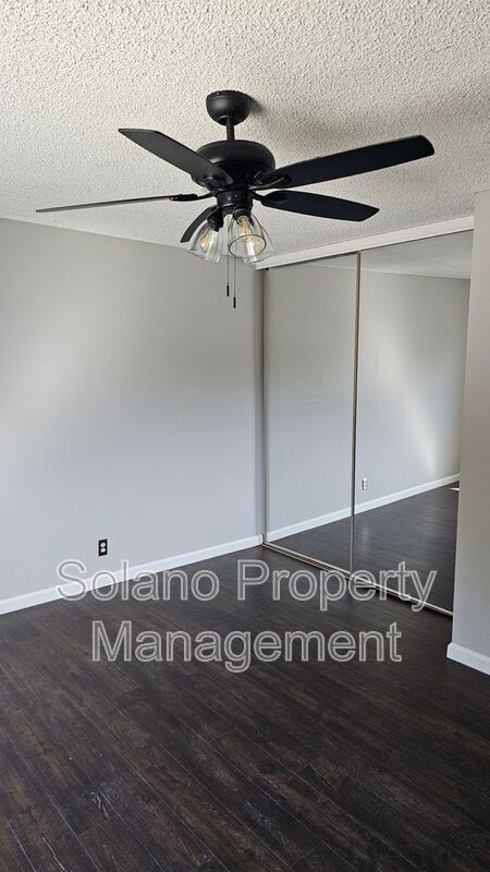 Foto del edificio - 771 Quartz Ln