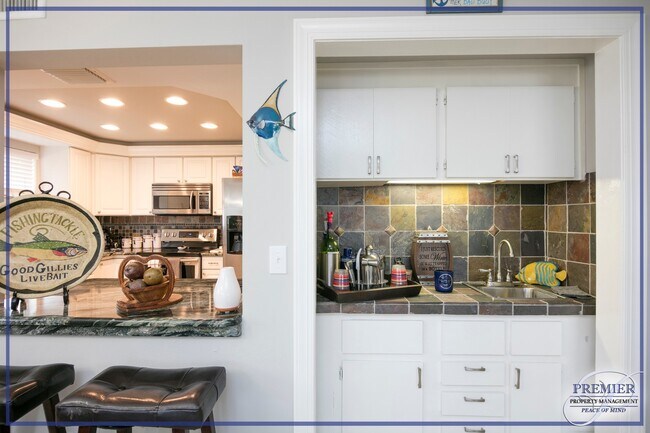 Building Photo - ****WATER FRONT- GULF ACCESS- BEAUTIFULLY ...