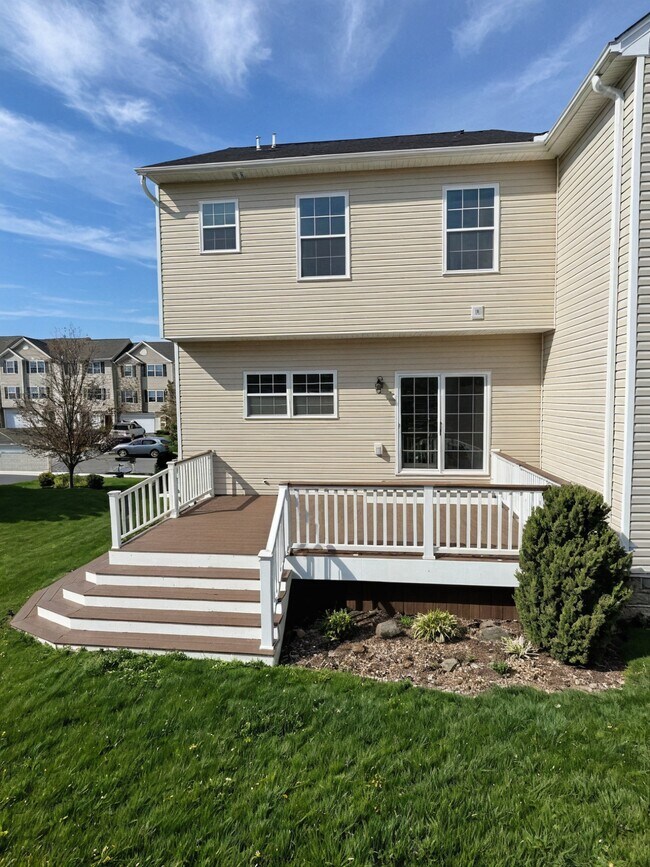 Foto del edificio - 680 Freedom Dr