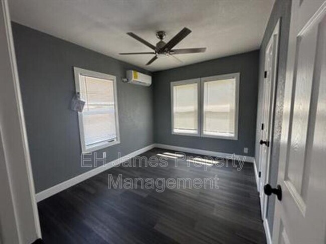 Foto del edificio - 2206 E 7th St