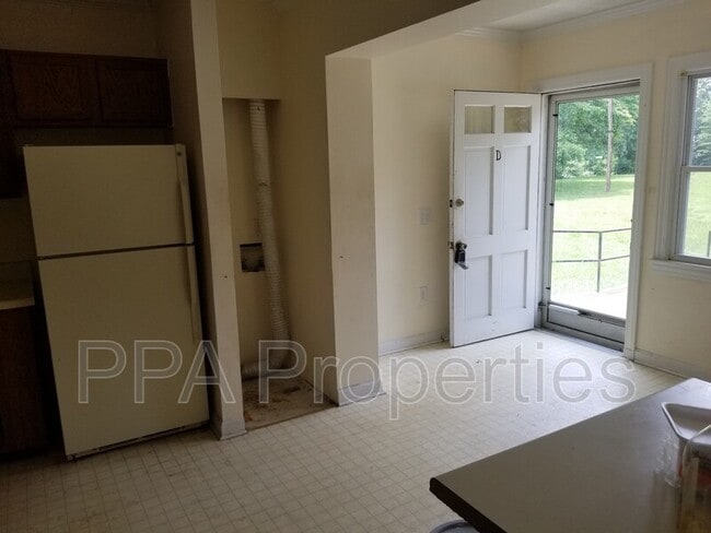 Building Photo - 2882 Willow Cove Dr