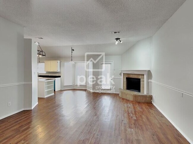 Foto del edificio - $2100! Beautiful 3 bed 2 bath home in KELLER! READY TO TOUR NOW