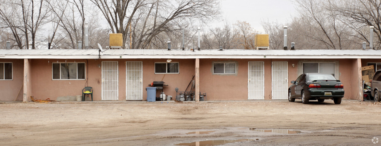 Building Photo - 1112 Isleta Blvd SW