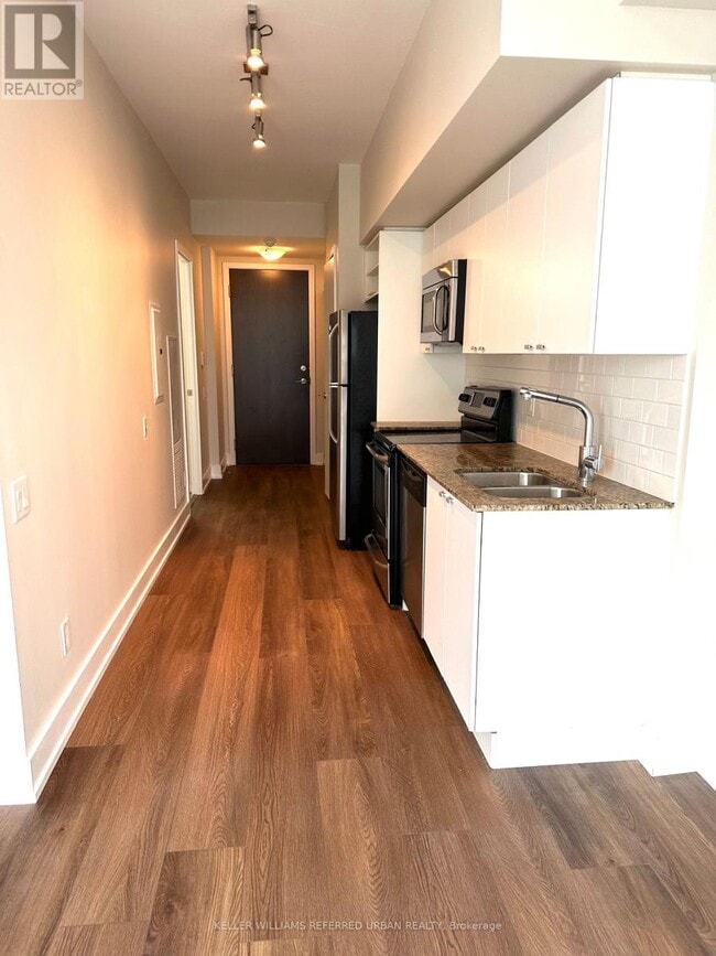 Building Photo - 105 The Queensway