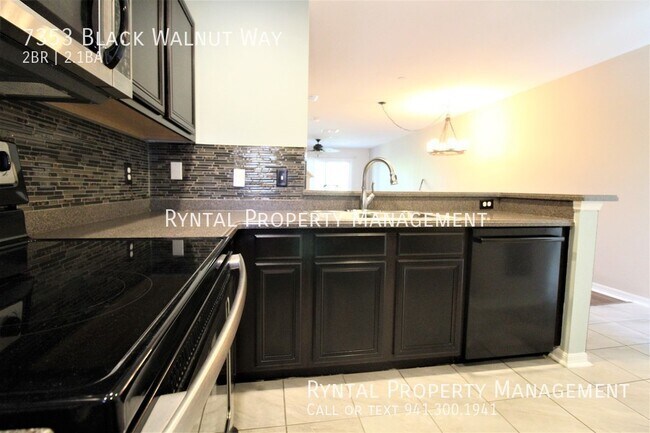 Building Photo - Gorgeous 2 Bed, 2.5 Bath Townhouse Located...
