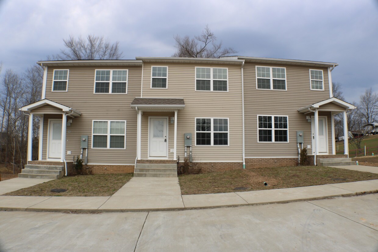 Primary Photo - 12 Sugar Maple Ln
