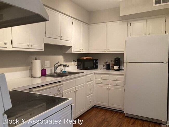 Building Photo - 2 br, 2.5 bath House - 1002 Oak Tree Drive...