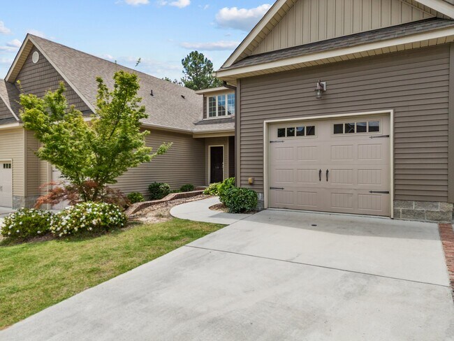 Building Photo - 118 Cypress Cir